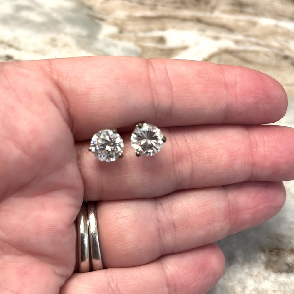 4ct Cubic Zirconia Studs (2cts on each side)